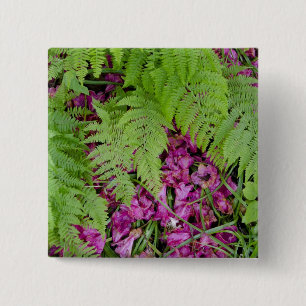 Bóton Quadrado 5.08cm Frangos de floresta com pétalas cor-de-rosa no chã