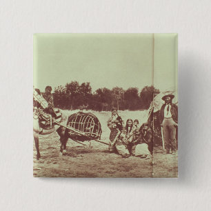 Bóton Quadrado 5.08cm Indianos de Cheyenne no movimento, 1878 (foto de