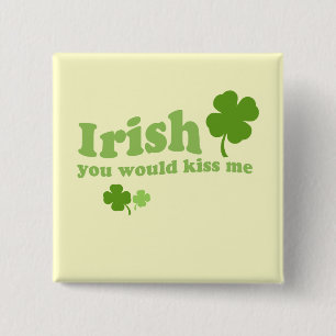 BÓTON QUADRADO 5.08CM IRLANDÊS QUE ME BEIJAS.