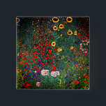 Bóton Quadrado 5.08cm Jardim Flor Gustav Klimt<br><div class="desc">Botão que apresenta o Jardim de Fazendas de pintura de óleo de Gustav Klimt com girassóis (1907). Um belo jardim de girassóis e belas flores azuis,  vermelhas,  roxas,  rosa e brancas. Um presente de excelente para fãs de Arte Nouveau e de Arte Austríaca.</div>