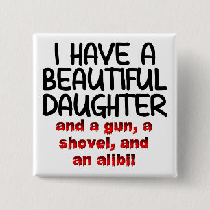 Bóton Quadrado 5.08cm Linda Filha Pistola Pá Álibi Botão Divertido