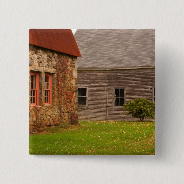 Bóton Quadrado 5.08cm Maine, Antigo edifício de pedra e celeiro de madei (Frente)