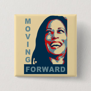 Bóton Quadrado 5.08cm MOVING FOWARD - Kamala Harris para o Presidente 20