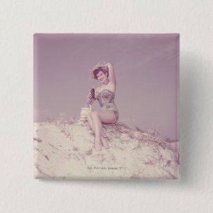 Bóton Quadrado 5.08cm Mulher que relaxa na praia