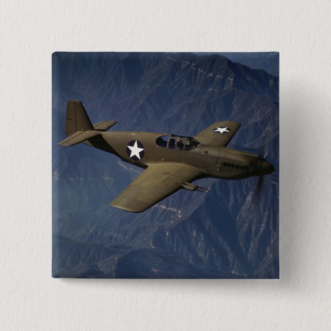 Bóton Quadrado 5.08cm Mustang P-51 em vôo, 1942 (Frente)