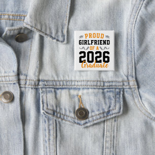 Bóton Quadrado 5.08cm Namorada Orgulhosa de um Partido de Formatura 2026
