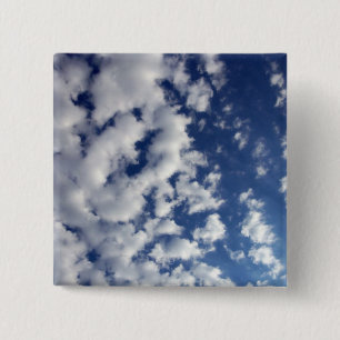 Bóton Quadrado 5.08cm Nuvens Puffy No Céu Azul