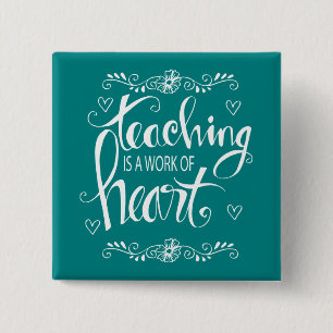 Bóton Quadrado 5.08cm O ensino é um trabalho da frase bonito do coraç