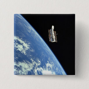 Bóton Quadrado 5.08cm O telescópio espacial de Hubble com uma terra azu