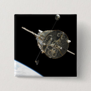 Bóton Quadrado 5.08cm O telescópio espacial de Hubble na órbita acima