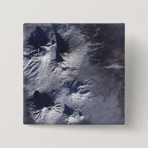 Bóton Quadrado 5.08cm O vulcão de Bezymianny exibe uma pena modesta