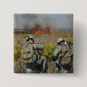 Bóton Quadrado 5.08cm Os soldados chamam informações