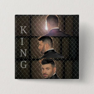 BÓTON QUADRADO 5.08CM PANTELIS PANTELIDIS PIN CRACHÁ TRASEIRO