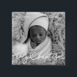 Bóton Quadrado 5.08cm Santa Batismo Foto do Bebê do Coração Chic Moderno<br><div class="desc">Essa design simples e moderna é composta por tipografia de serifa e adiciona uma foto personalizada,  adiciona nome de bebê e mês e ano de batismo</div>