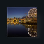 Bóton Quadrado 5.08cm Science World e CBD refletidos em False Creek,<br><div class="desc">COPYRIGHT David Wall / DanitaDelimont.com| CN02 DWA0002.jpg| Science World e CBD refletidos em False Creek,  Vancouver,  British Columbia,  Canadá</div>