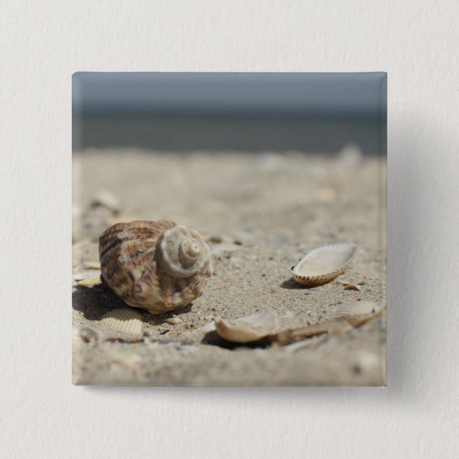 Bóton Quadrado 5.08cm Seashells na areia pelo mar (Frente)