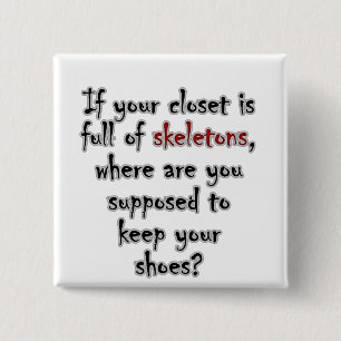 Bóton Quadrado 5.08cm Seu armário é tão cheio de segredos que não há lug