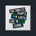 Bóton Quadrado 5.08cm The Coolest People on Earth Live in Sunol<br><div class="desc">This design features bold, layered text with the phrase "The Coolest People on Earth Live in Sunol" in a striking cool color palette. A globe graphic, integrated with coordinating blue and green blocks, symbolizes the city's global appeal. The design is suitable for showcasing local pride, as it boldly declares Sunol's...</div>
