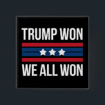 Bóton Quadrado 5.08cm Trump Won Nós Todos Ganhamos 2024 EUA Flag Trump W<br><div class="desc">Trump Won Nós Todos Ganhamos 2024 EUA Flag Trump Won</div>