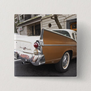 Bóton Quadrado 5.08cm Um carro clássico Studebaker Silver Hawk estaciona