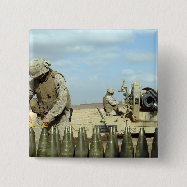 Bóton Quadrado 5.08cm Um fuzileiro norte-americano prepara arredondament (Frente)