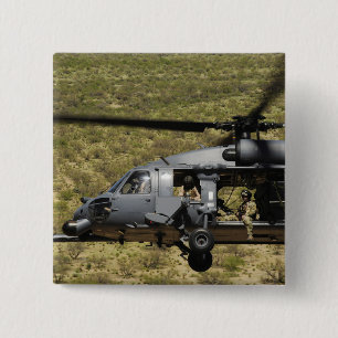 Bóton Quadrado 5.08cm Um HH-60 Pave Hawk voa sobre o deserto