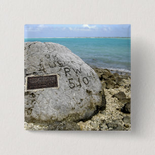Bóton Quadrado 5.08cm Um memorial aos prisioneiros de guerra na Ilha