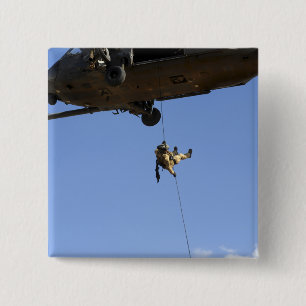 Bóton Quadrado 5.08cm Um pararescueman rappels de um HH-60