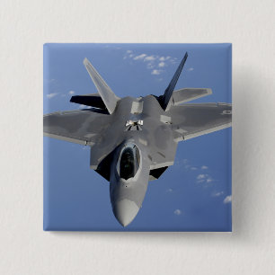 Bóton Quadrado 5.08cm Um Raptor F-22 se move para a posição para receber