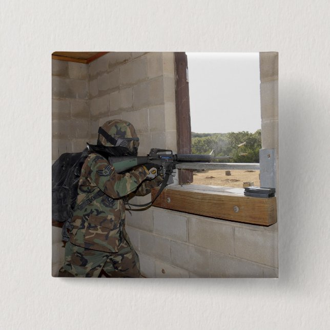 Bóton Quadrado 5.08cm Um soldado atua como força de oposição (Frente)