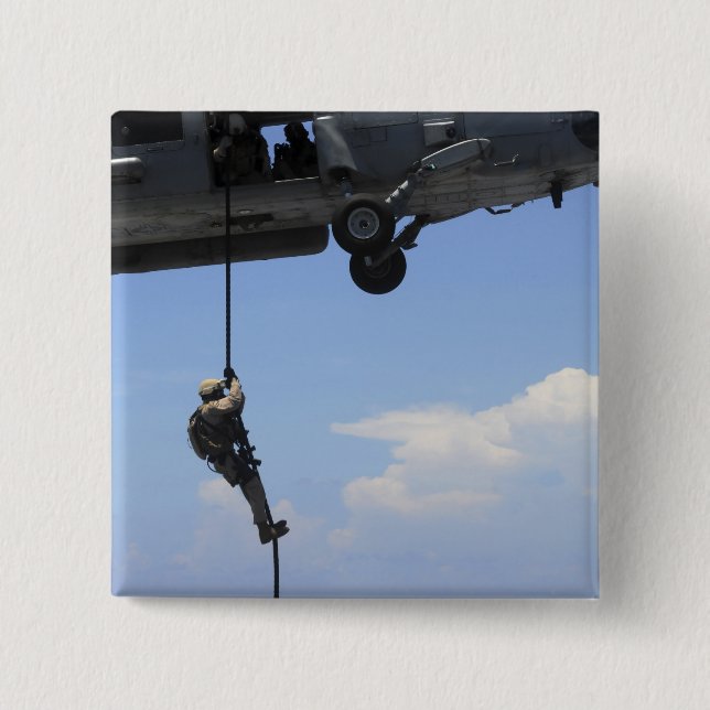 Bóton Quadrado 5.08cm Um técnico de eliminação de explosivos (Frente)