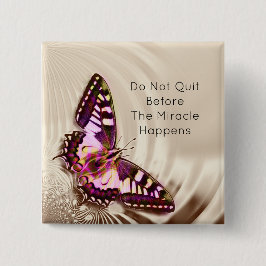 Bóton Quadrado 5.08cm Uma borboleta cor-de-rosa sobre um fundo de natas