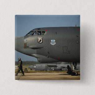 Bóton Quadrado 5.08cm Uma tripulação da Força Aérea dos EUA prepara um B