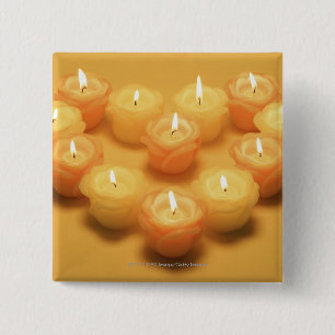 Bóton Quadrado 5.08cm Velas ardentes arranjadas em uma forma do coraçã