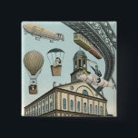 Bóton Quadrado 5.08cm Vintage Science Fiction, Victorian Steam Punk City<br><div class="desc">Imagem de viagem de ilustração venenosa e de transporte de ficção científica futurista apresentando pessoas viajando por dirigíveis,  balões de ar quente,  um trem invertido e um antigo automóvel convertível em uma metrópole vitoriana,  punk a vapor,  retrógrada à metrópole urbana.</div>