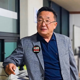 Bóton Redondo 10.16cm Blogueiro anti-trump feminista slogan vermelho neg