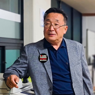 Bóton Redondo 10.16cm Blogueiro anti-trump feminista slogan vermelho neg