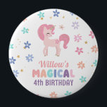 Bóton Redondo 10.16cm Botão de Festa de aniversário do Rainbow Unicorn G<br><div class="desc">Diga a todos que é seu aniversário com este botão mágico de unicórnio. Edite facilmente o texto com suas informações. Este design apresenta um unicórnio mágico e flores arco-íris. Veja toda a coleção do Rainbow Unicorn para obter mais itens correspondentes!</div>