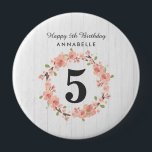 Bóton Redondo 10.16cm Feliz Aniversário da Madeira Branca e Pessegueira<br><div class="desc">Botões Felizes De Aniversário,  com Pêssego Rosa E Pêssego Branco! Personalize-o adicionando suas informações! Verifique meu compro para ver toda a coleção com este design!</div>