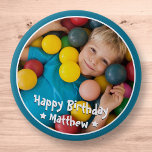 Bóton Redondo 10.16cm Feliz Aniversário Foto Simples em Estrela<br><div class="desc">Este design simples e moderno é composto por tipografia de serifa e adiciona uma foto personalizada.</div>