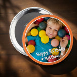 Bóton Redondo 10.16cm Feliz Aniversário Foto Simples em Estrela<br><div class="desc">Este design simples e moderno é composto por tipografia de serifa e adiciona uma foto personalizada.</div>