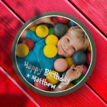 Bóton Redondo 10.16cm Feliz Aniversário Foto Simples em Estrela<br><div class="desc">Este design simples e moderno é composto por tipografia de serifa e adiciona uma foto personalizada.</div>