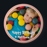 Bóton Redondo 10.16cm Feliz Aniversário Foto Simples em Estrela<br><div class="desc">Este design simples e moderno é composto por tipografia de serifa e adiciona uma foto personalizada.</div>