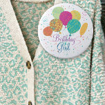 Bóton Redondo 15.24cm Botão Balões de Padrão Animal de Rapariga de Anive<br><div class="desc">Birthday Girl Animal Pattern Balloons Button é um monte de balões coloridos de padrões animais para fazer a aniversária se sentir especial. Confetti borrifou ao fundo.</div>