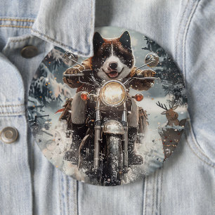 Bóton Redondo 15.24cm Cachorro Akita Americano Andando de Motocicleta Na