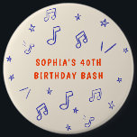 Bóton Redondo 15.24cm Notas de música aniversário de 40 anos de ilustraç<br><div class="desc">Botões divertidos e impressionantes de aniversário de 40 anos,  desenhados à mão,  com ilustrações lúdicas de notas musicais e estrelas. Adição perfeita a uma noite de piano comemorativa!</div>