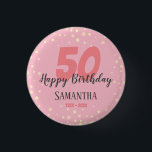 Bóton Redondo 2.54cm 50ª Festa de aniversário com Confetti Rosa<br><div class="desc">Parabéns neste enorme marco na sua vida! Este botão tem uma chave de configuração divertida com datas personalizadas e opção de nome. O botão de festa de aniversário 50º pode ser alterado para outras datas,  se necessário. rosa</div>
