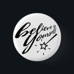 Bóton Redondo 2.54cm Acredite em si mesmo Tipografia Magic Wand<br><div class="desc">Típica de tendências "acredite em si mesma" com design de varinha mágica.</div>