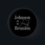 Bóton Redondo 2.54cm Associação Familiar Personalizada de Guardas Preto<br><div class="desc">Este é um na moda, moderno, personalizado, reagrupamento familiar, design. É em preto clássico e branco com tipografia de na moda. Tem espaço para você adicionar seu nome de família e ano da festa de reunião. Este na moda, design de tipografia mínima é perfeito para a sua divertida reunião de...</div>