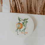 Bóton Redondo 2.54cm Citrus Laranja Pequeno Chá de fraldas Cutil Pai A<br><div class="desc">Apresentando nosso pai de chá de fraldas de cor laranja, perfeito para uma celebração divertida e neutra! Esta design apresenta um tema delicioso de fruta de clementina de laranja cítrica, criado com um estilo simples de aquarela inspirado em vassoura. É ideal para acolher um menino ou uma menina de uma...</div>